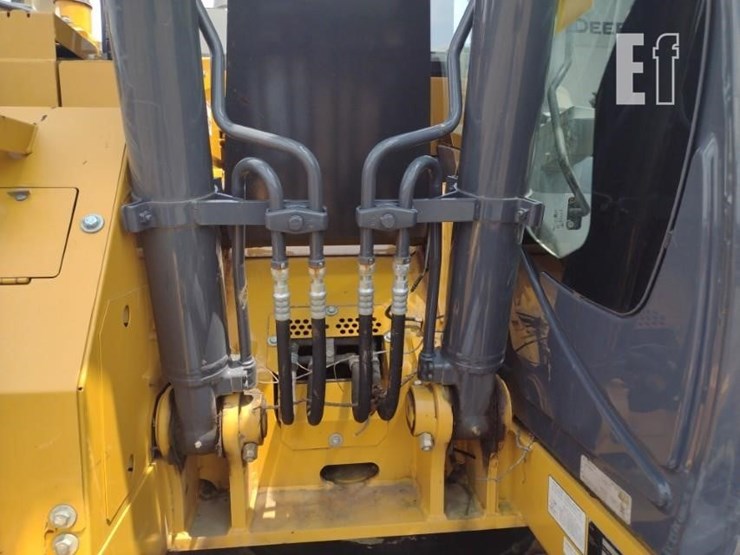 2019-deere-135g-image-23
