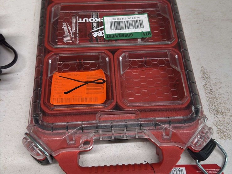 milwaukee-low-profile-box-&-charger-stand-image-2