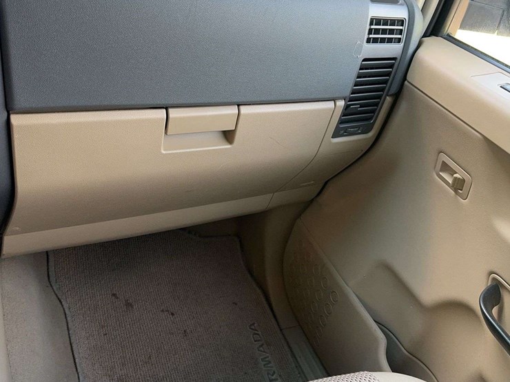2007-nissan-armada-image-15
