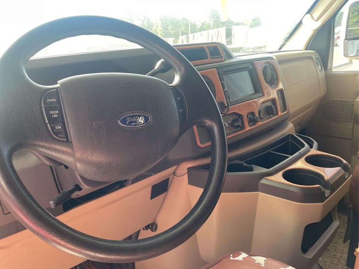 2010-ford-e450-image-39