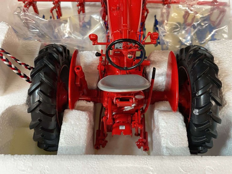 1/16-farmall-400-w/cultivator-50th-anniversary-nib-ertl-image-13