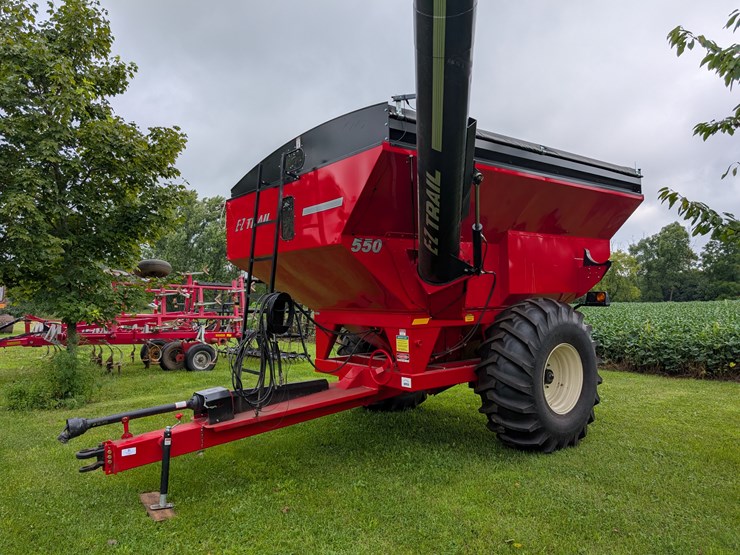 #2987-•-e-z-trail-550-unloading-grain-cart-image-2