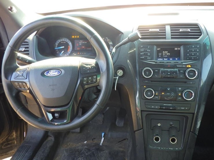 2018-ford-explorer-image-9