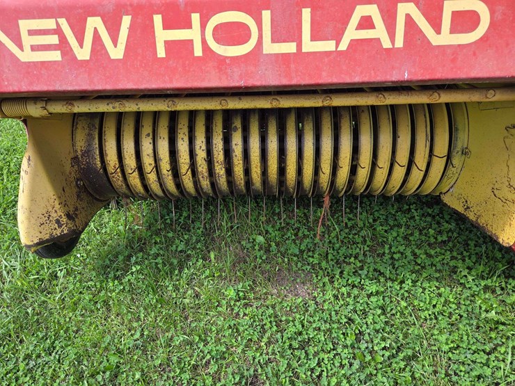 new-holland-275-image-9