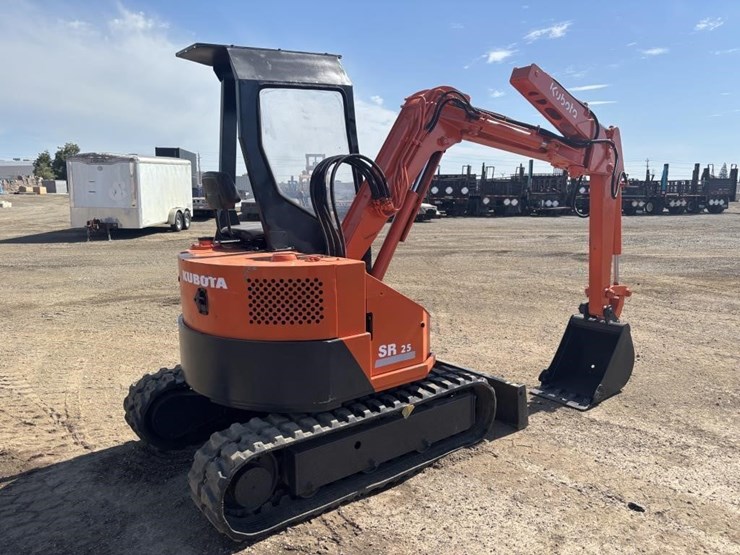 kubota-sr25-hydraulic-excavator-image-3