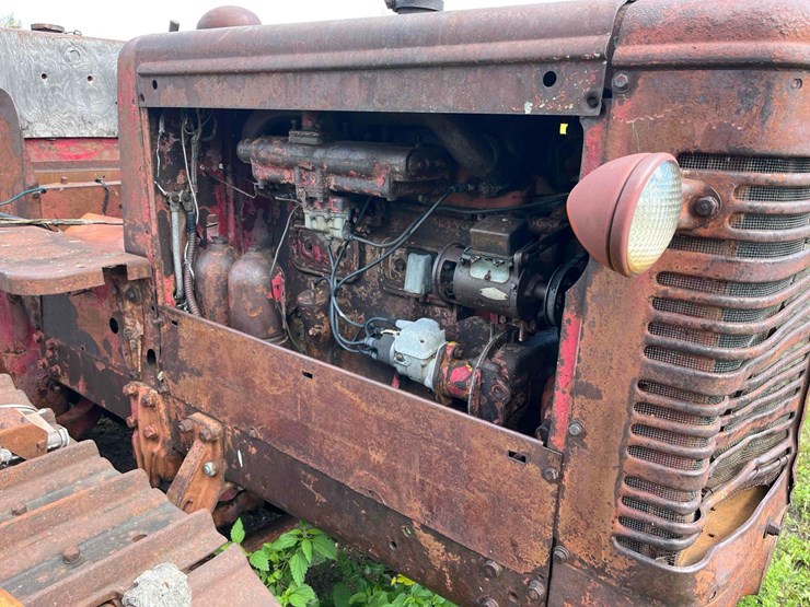 international-td14-crawler-image-21