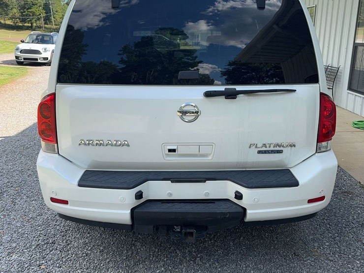 2013-nissan-armada-image-4