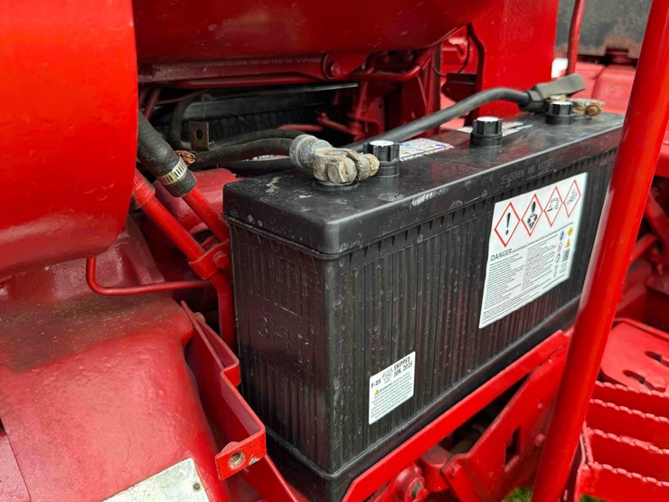 1974-ih-1568-tractor-image-36