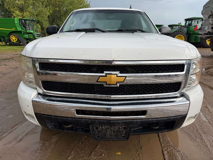 2011-chevrolet-1500-image-10