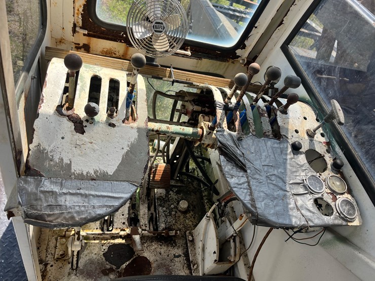 #102-•-link-belt-128-60-ton-crawler-crane-image-38