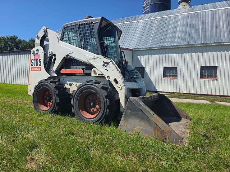 2010-bobcat-s185-image-1