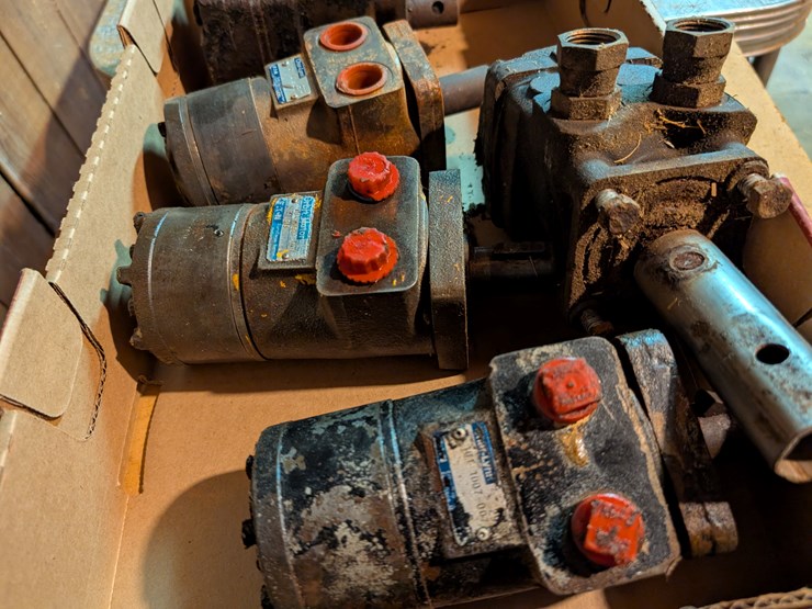 #3041-•-hydraulic-pumps-image-4