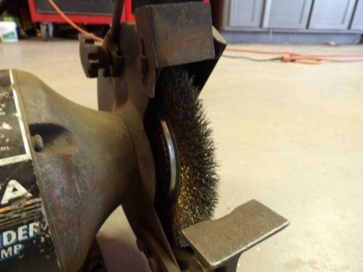 delta-8"-bench-grinder-w/-lamp-image-3