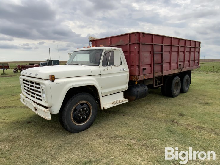 1974-ford-f700-image-1