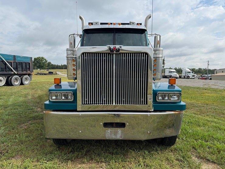 western-star-4900-image-5
