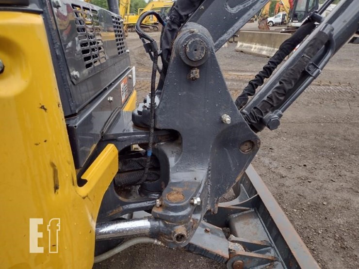 2022-deere-26g-image-23
