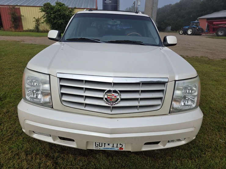 2003-cadillac-escalade-image-37