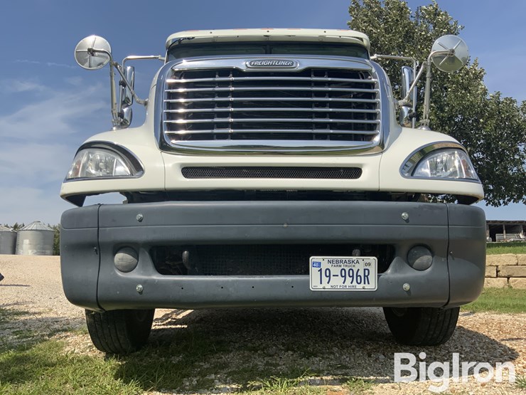 2005-freightliner-columbia-120-image-15