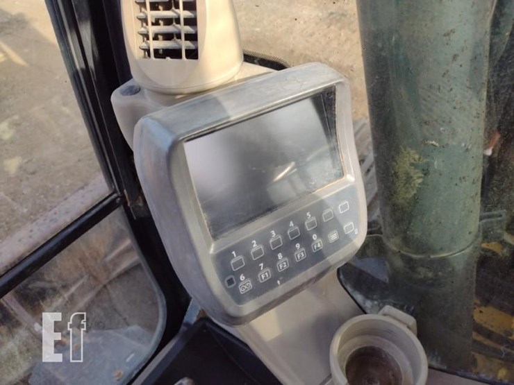 2010-deere-120d-image-8