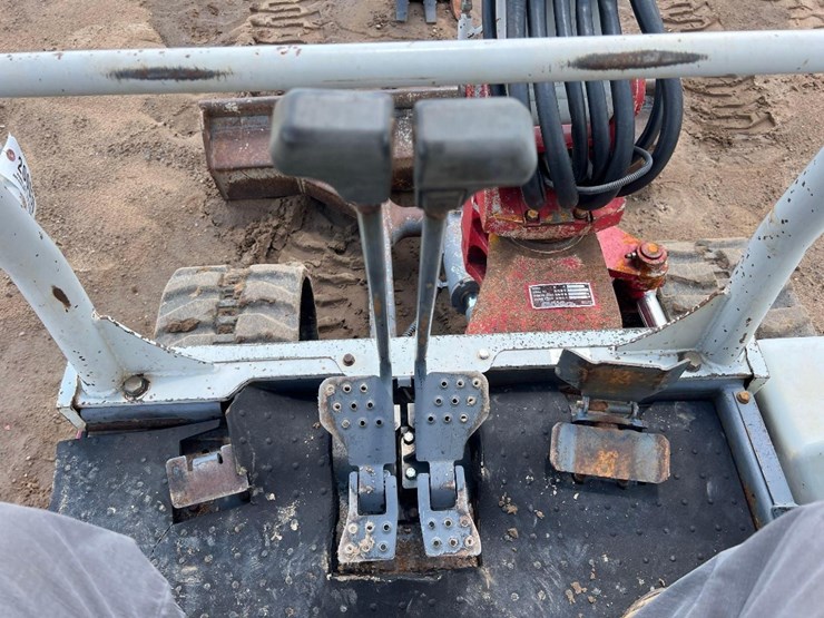 2010-takeuchi-tb235-image-27
