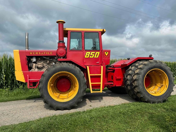 1976-versatile-850-image-1