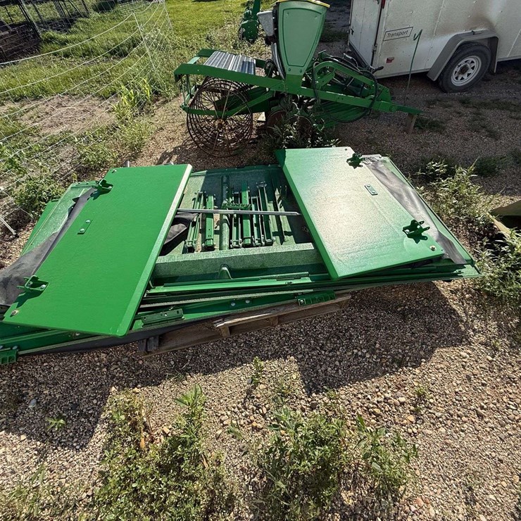 JOHN DEERE S670
