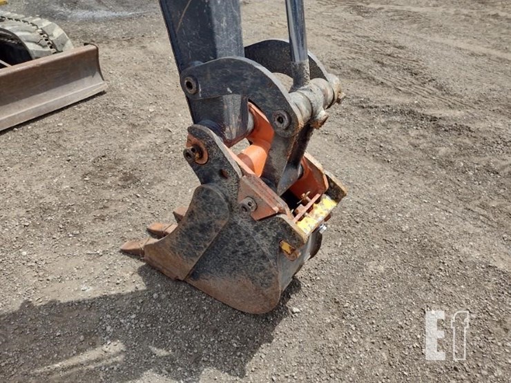 2021-deere-26g-image-16