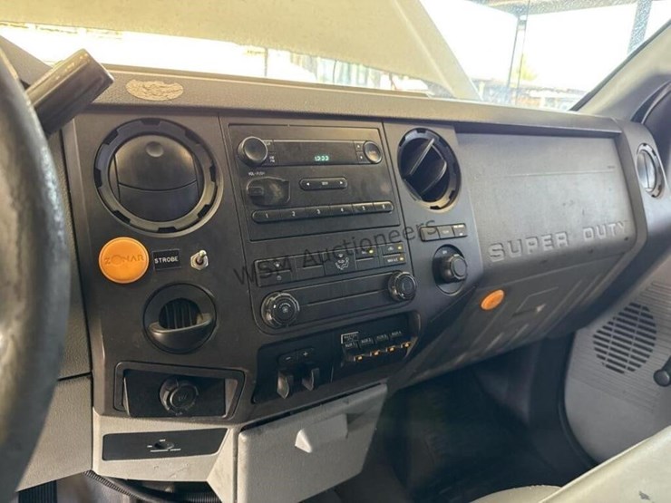 2012-ford-f550-image-21