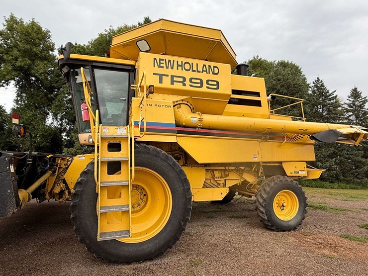 2000-new-holland-tr99-image-2