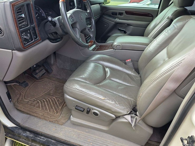 2003-cadillac-escalade-image-42