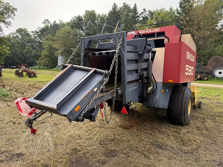 new-holland-590-image-8