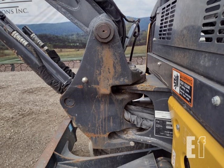 2021-deere-26g-image-24