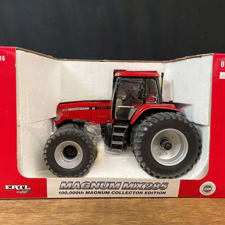 1/16 Case-IH Magnum MX285 Collector NIB Ertl