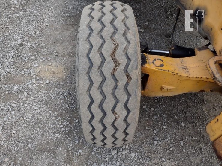 1999-deere-410e-image-22