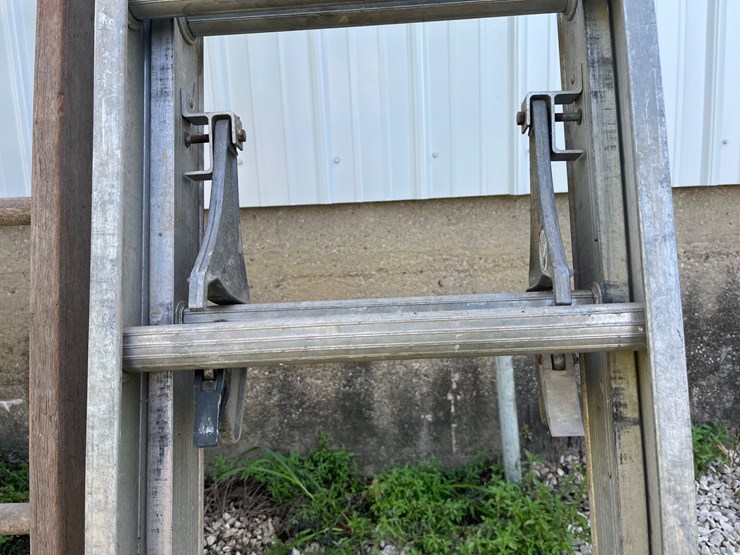 #3075-•-werner-aluminum-ladder-image-3