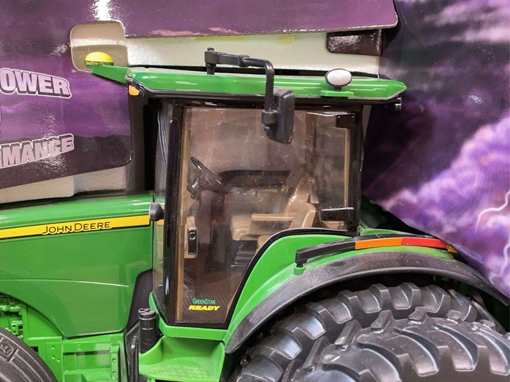 1/16-john-deere-8530-collector-nib-ertl-image-11
