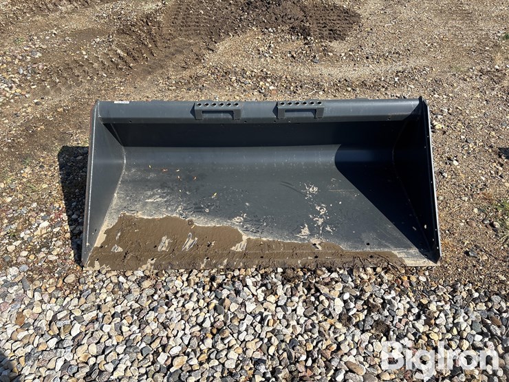 bobcat-68”-heavy-duty-skid-steer-bucket-image-2