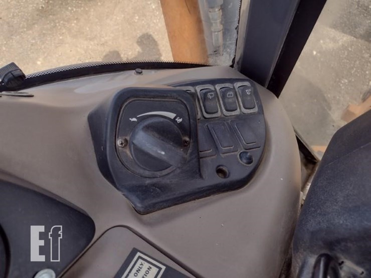 2012-case-580sn-wt-image-12