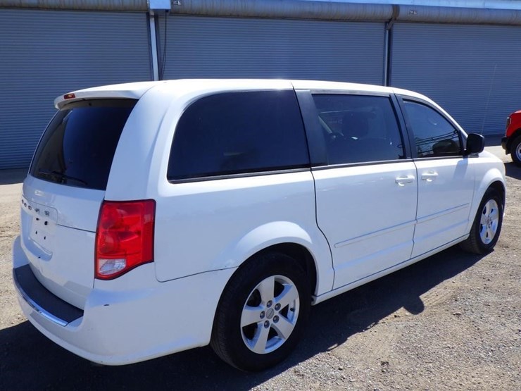 2013-dodge-grand-caravan-image-3