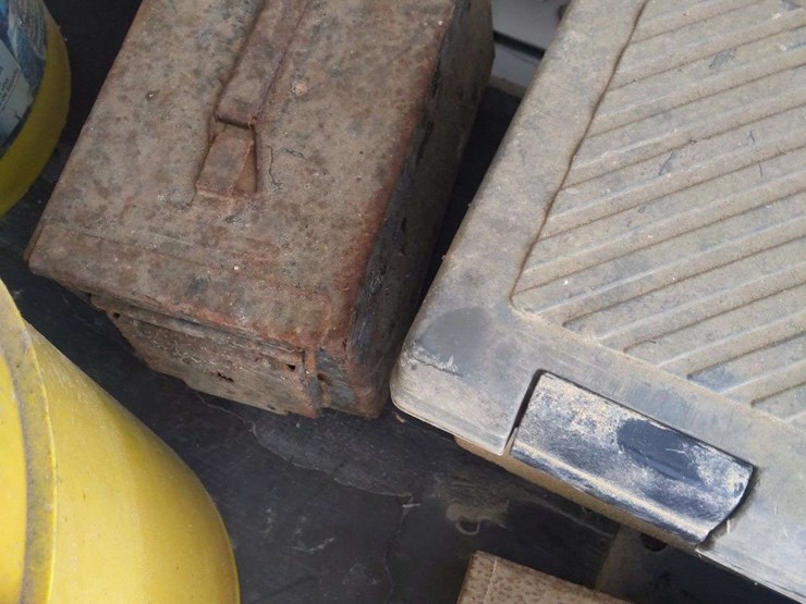 (2)-buckets-of-tools,-dewalt-grinder,-tool-boxes-image-7