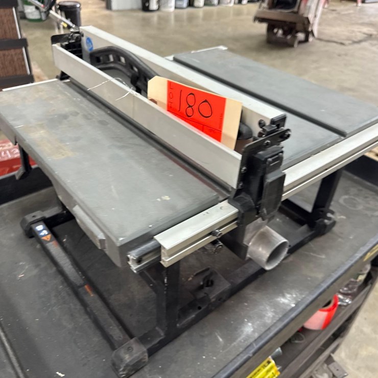 MILWAUKEE M18 CORDLESS 8 1/4IN. TABLE SAW SUPPORT EQUIPMENT