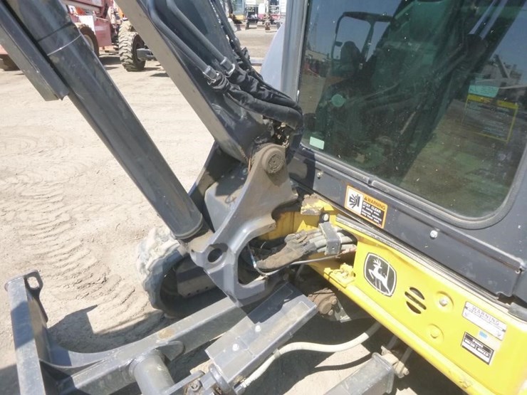 2022-deere-35g-image-35