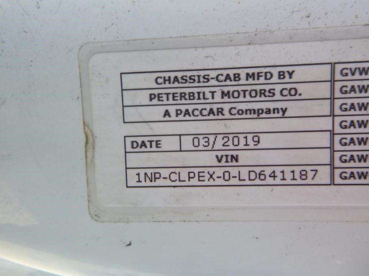 2020-peterbilt-567-image-33