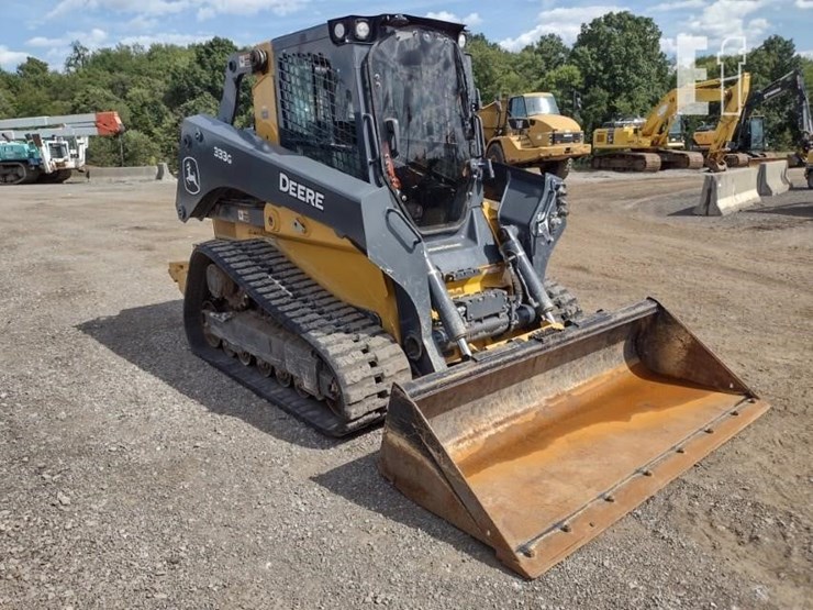 2022-deere-333g-image-38