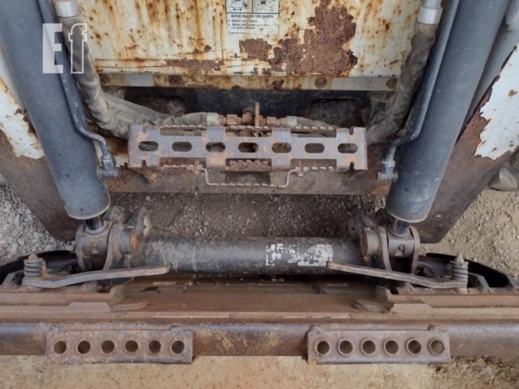 2012-bobcat-s650-image-14