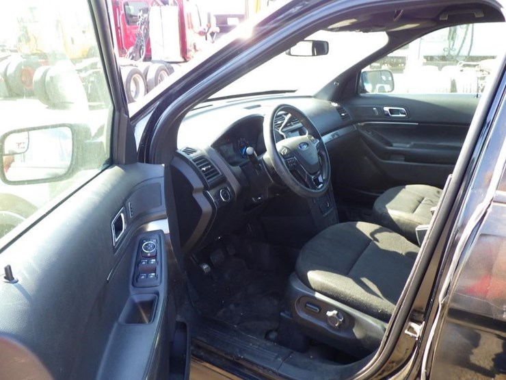 2017-ford-explorer-image-5