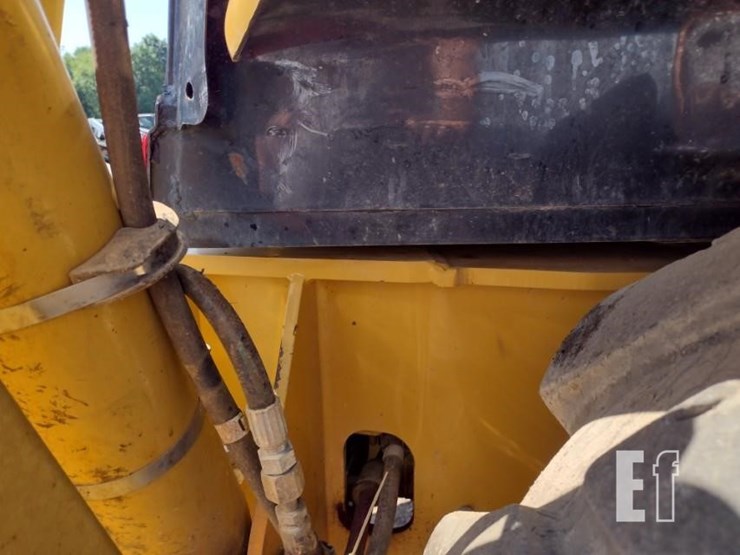 2004-caterpillar-420d-image-25