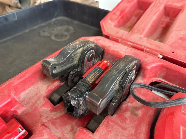 milwaukee-m12-propress-cordless-tool,-1/2in.---1-1/4in.-press-jaws-support-equipment-image-3