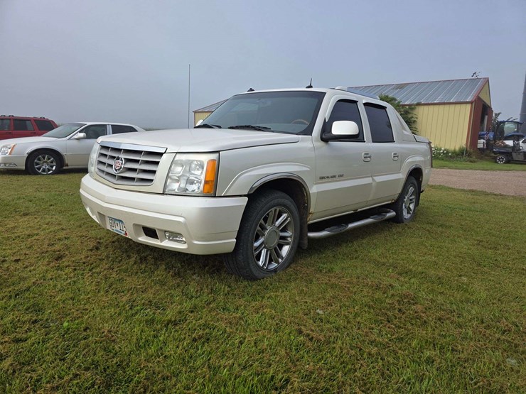 2003-cadillac-escalade-image-2