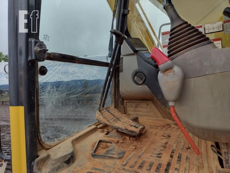 2017-komatsu-pc240-lc-11-image-12